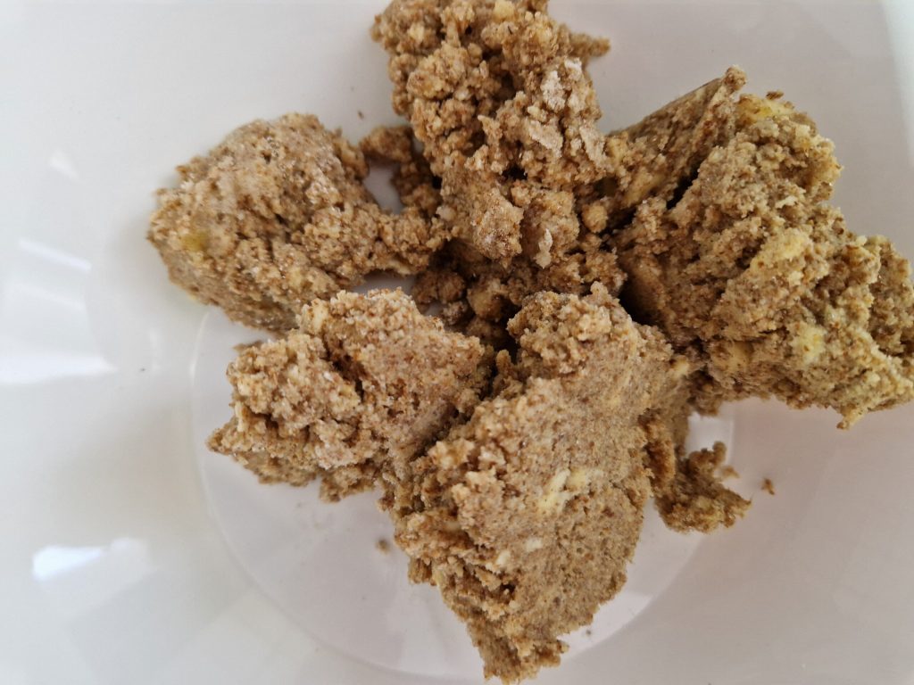 De abrikozencake met haver en amandelen