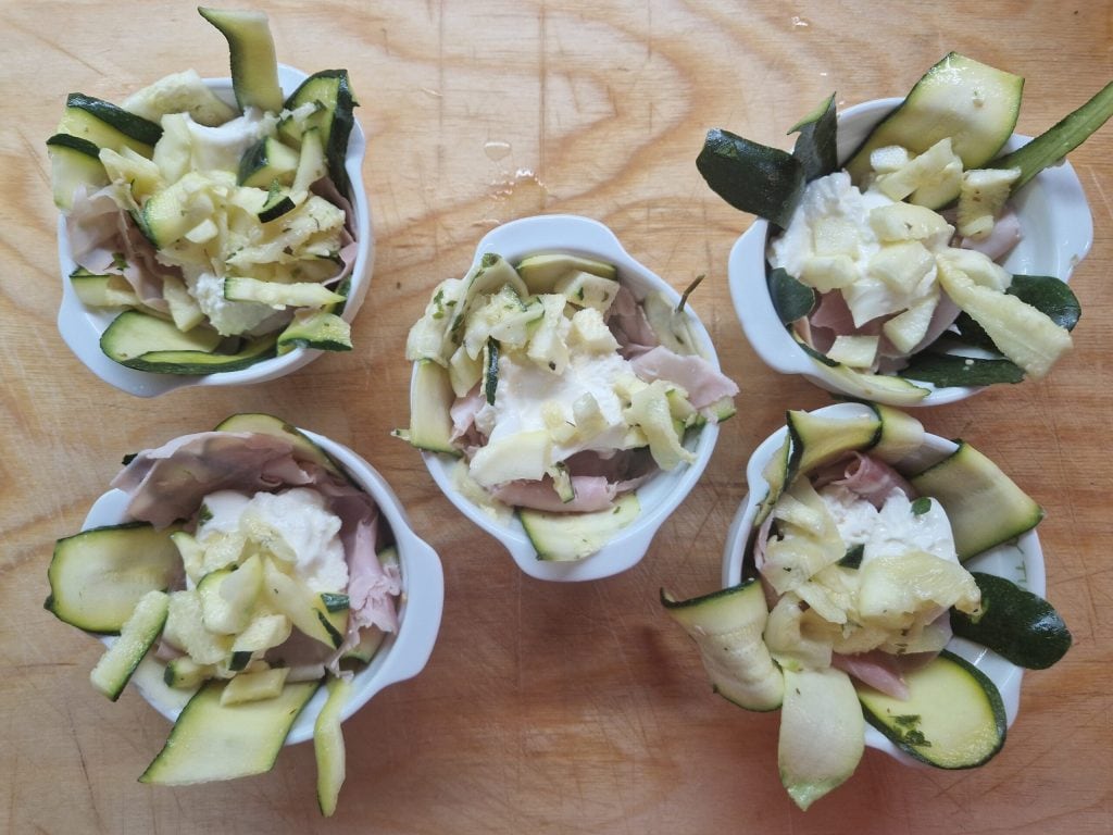 De gevulde courgettepakketjes