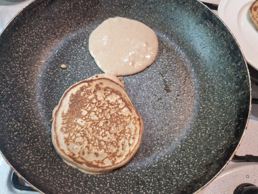 Cacao pannenkoeken met fruit dieetmousse