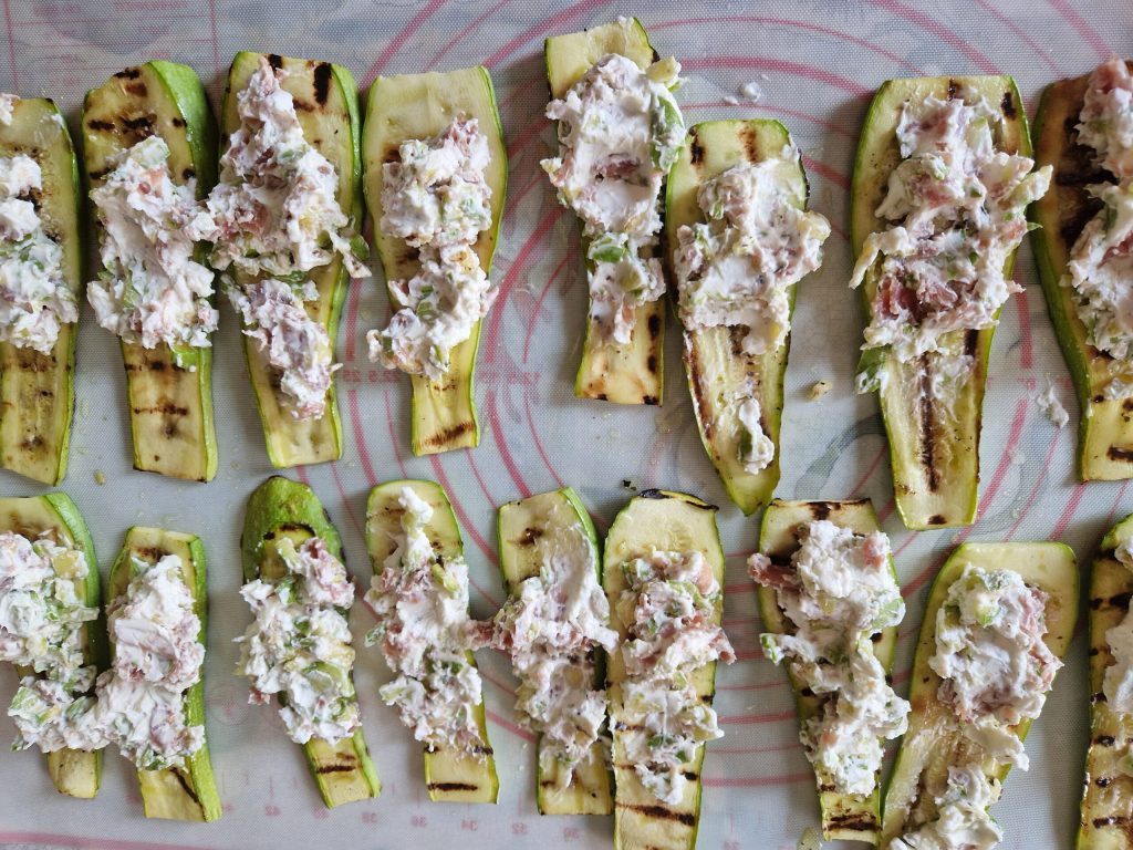 De koude spiraal courgettetaart