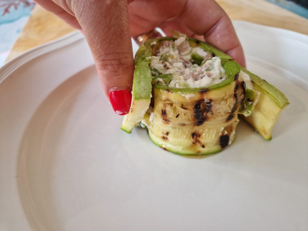 De koude spiraal courgettetaart