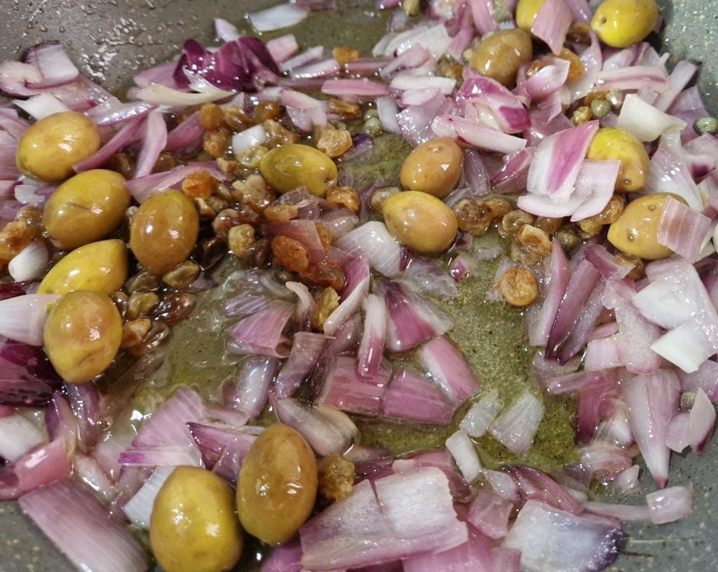 gekarmeliseerde uien met malvasia