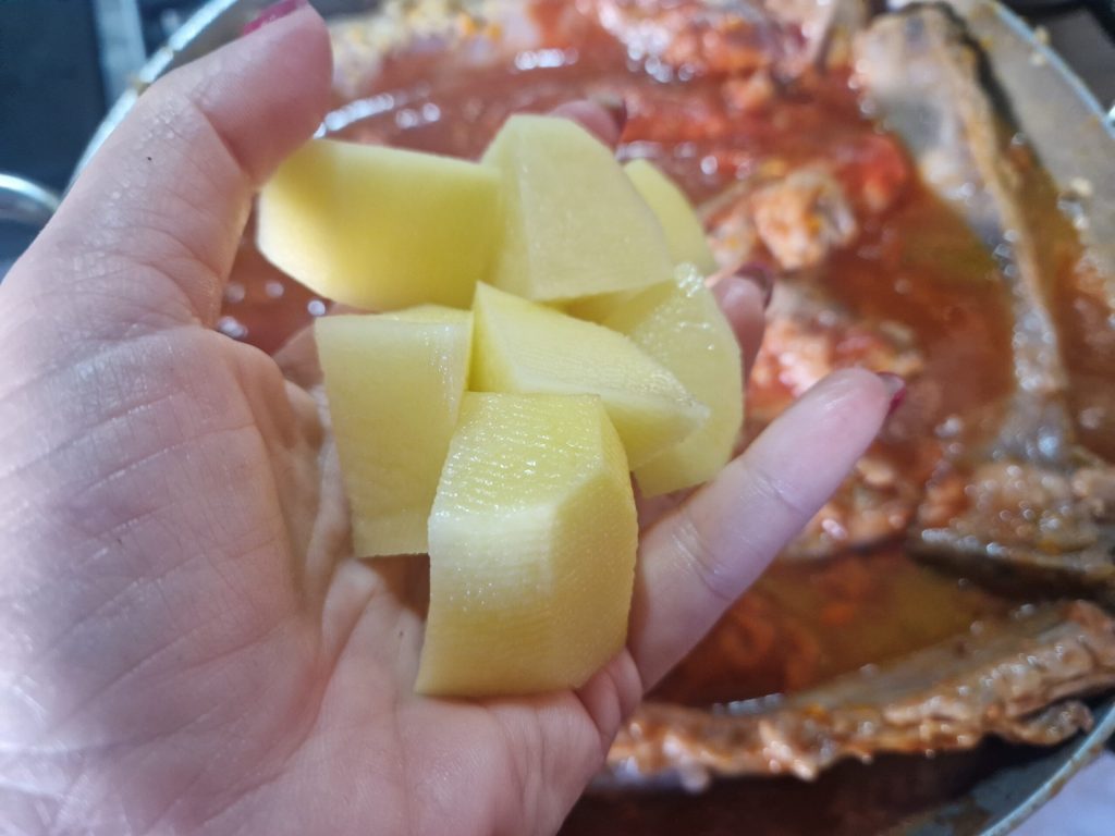 Varkensribbetjes in saus