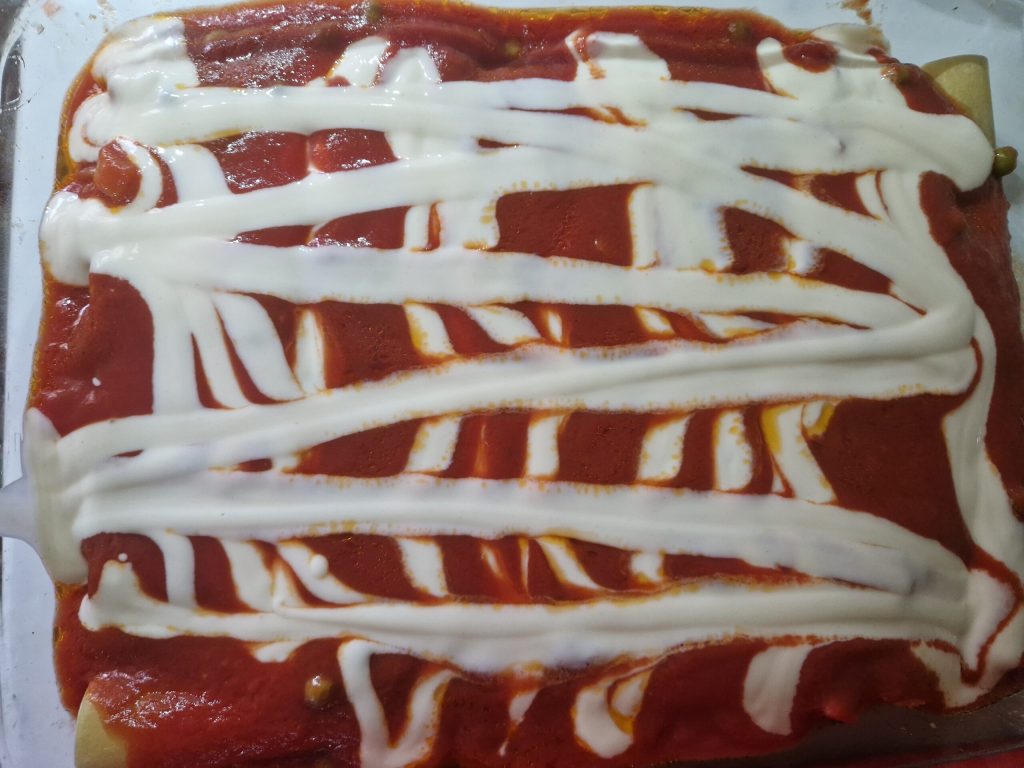 De Siciliaanse gevulde cannelloni met blauwe vis