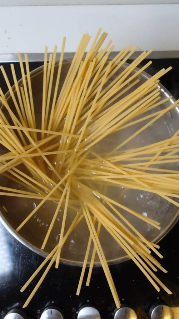 Pasta met onvoorstelbare sardines, simpel en snel die je verovert?