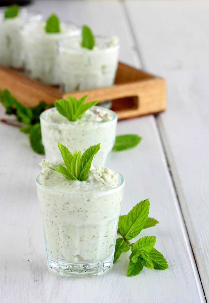 Dessert van ricotta yoghurt en munt