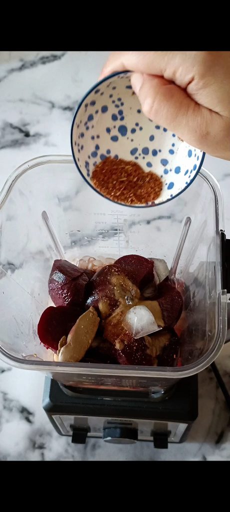 We voegen alle ingrediënten toe in de blender
