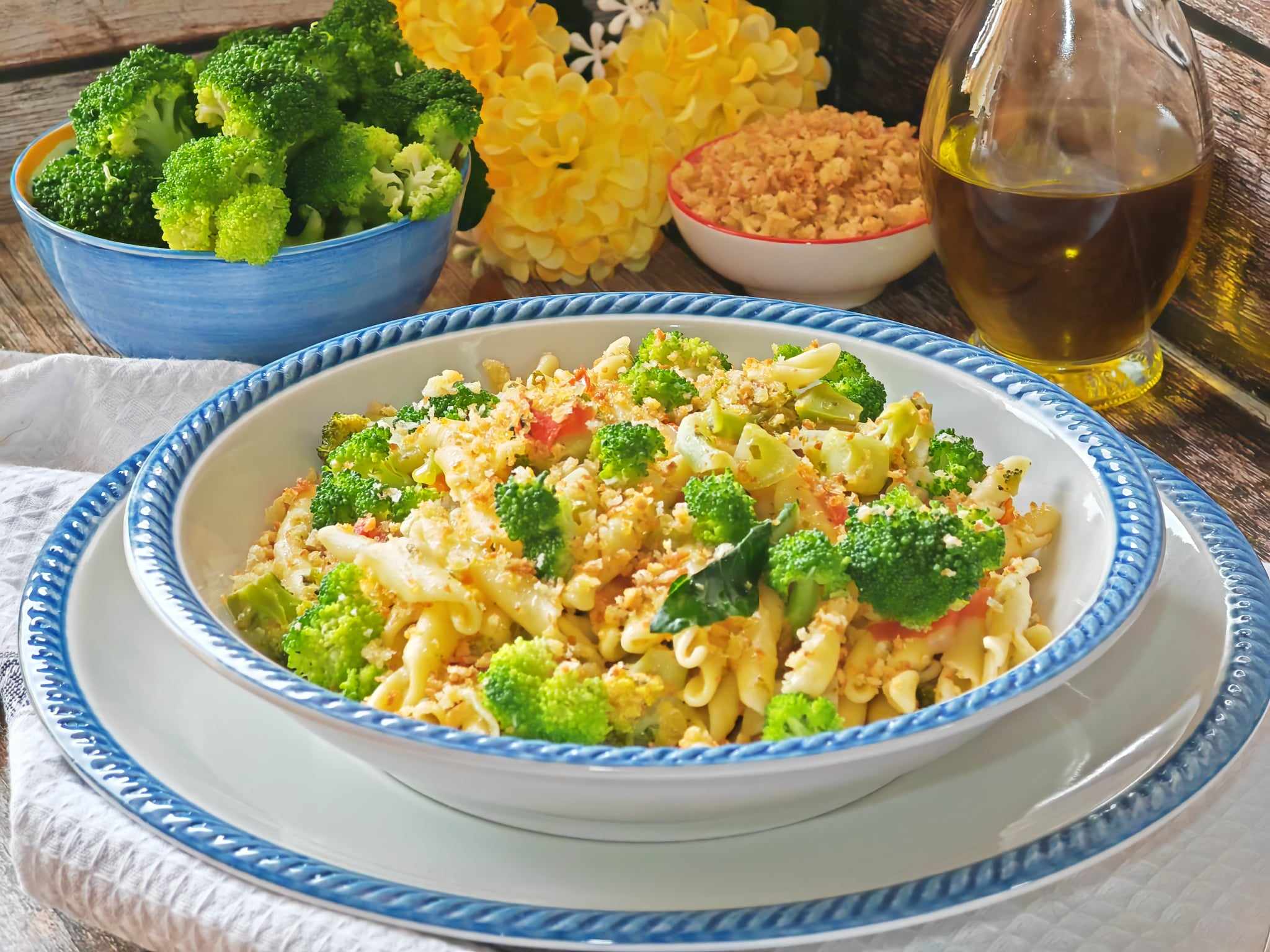 Strozzapreti met broccoli en broodkruim