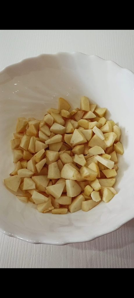 Snijd de appels in blokjes