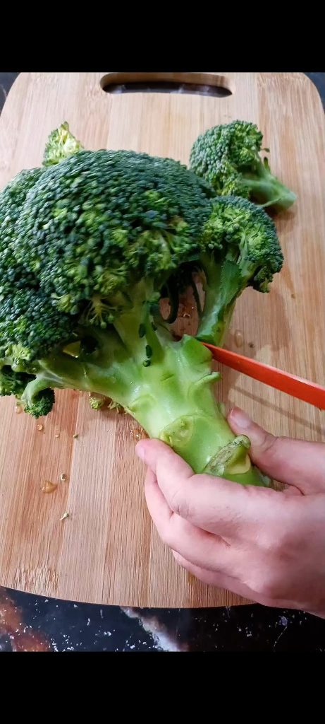 We maken de broccoli schoon