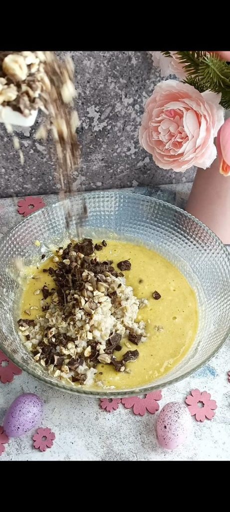 Voeg gekookte tarwe en chocolade toe