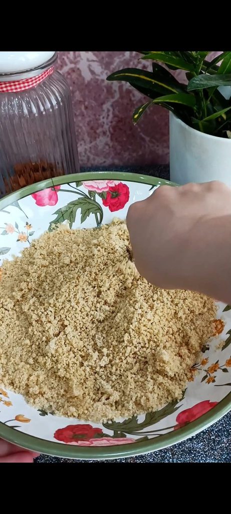 Couscous met een vork losmaken
