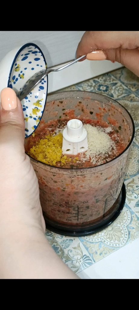 We bereiden de tomatenpesto