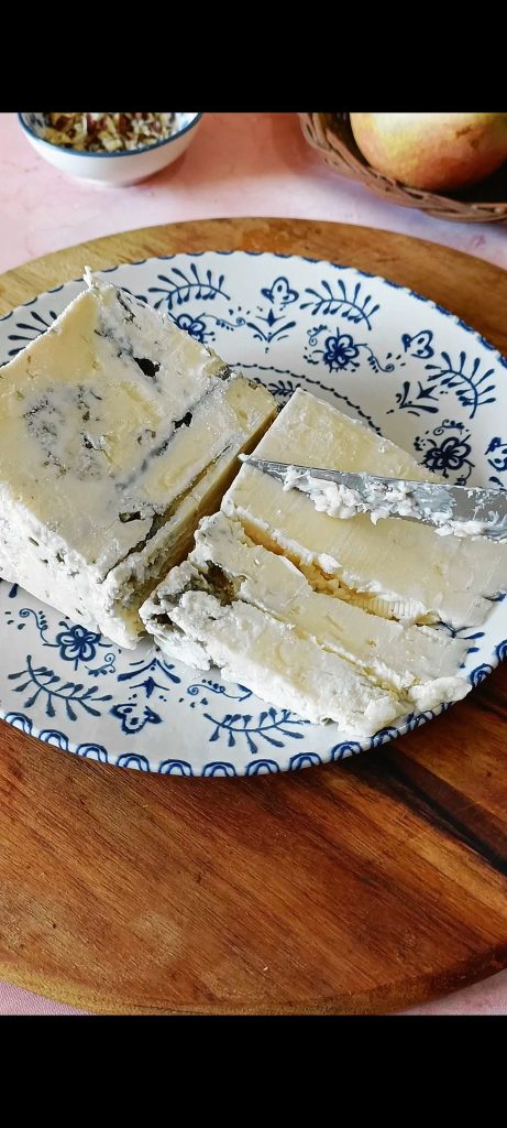 In blokjes gesneden gorgonzola