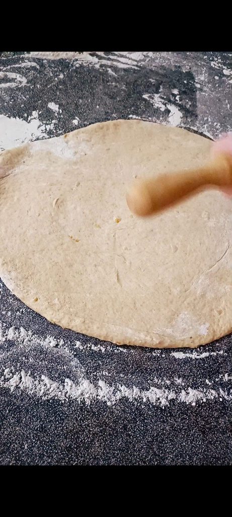 Rol het deeg uit in een rechthoek