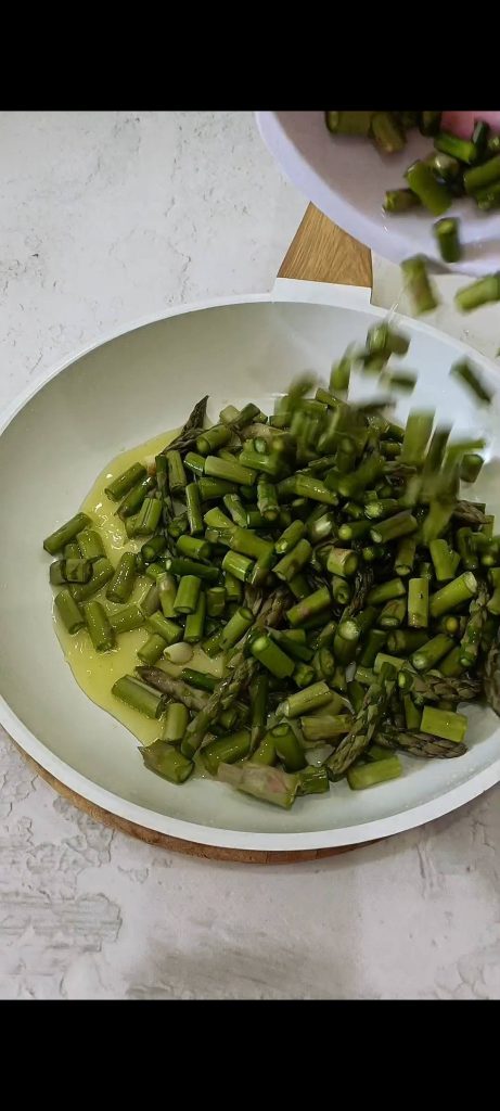 We koken de asperges