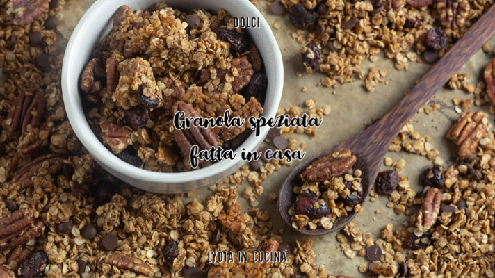Zelfgemaakte gekruide granola