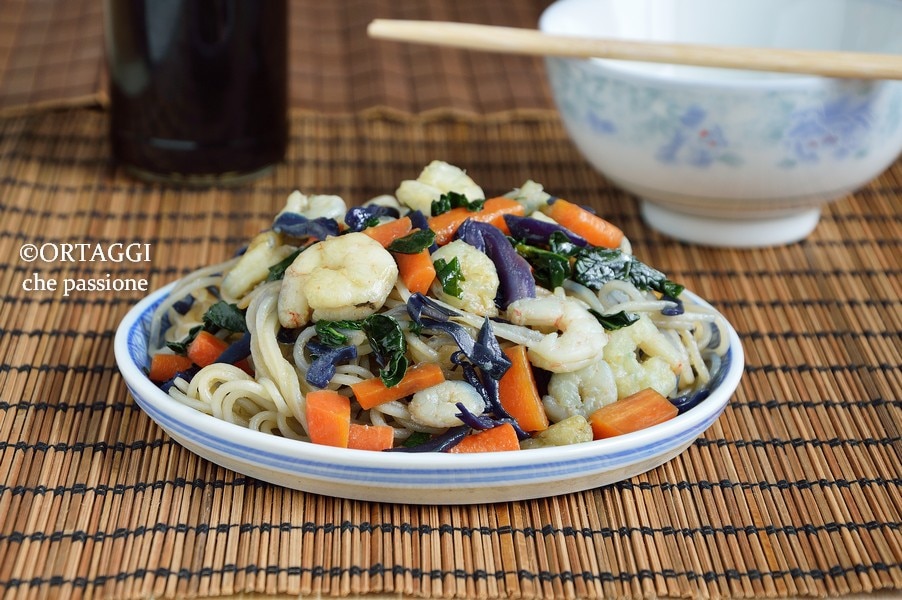rijstspaghetti met garnalen en groenten