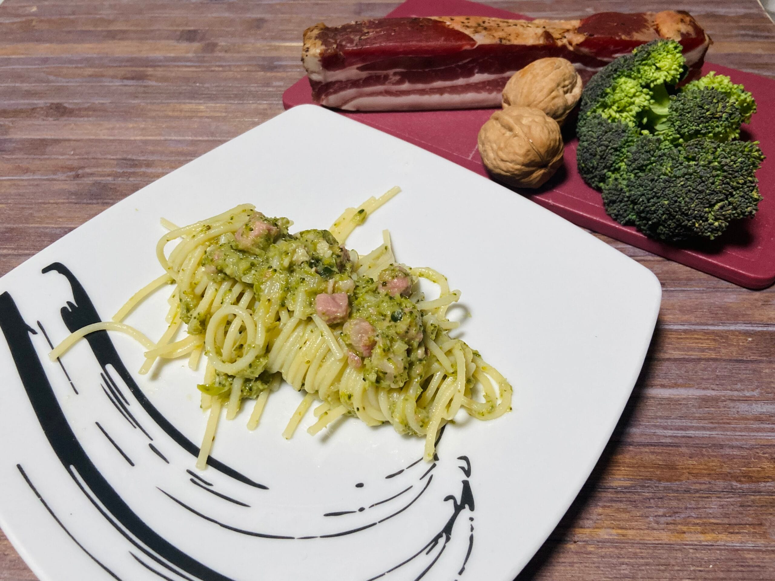 Maïsspaghetti met broccolipesto en spek