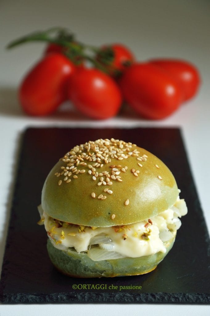 Groene vegetarische broodjes met spirulina algen