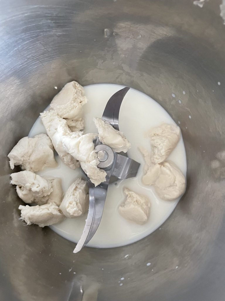 overtollige zuurdesem opgelost in melk