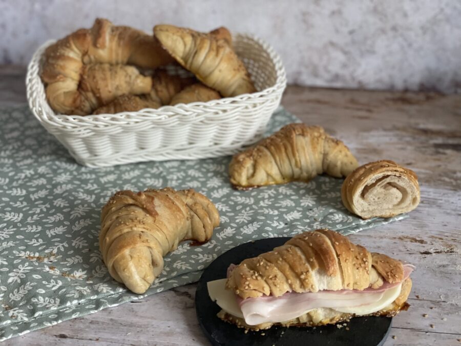 eenvoudige hartige croissants met zuurdesem