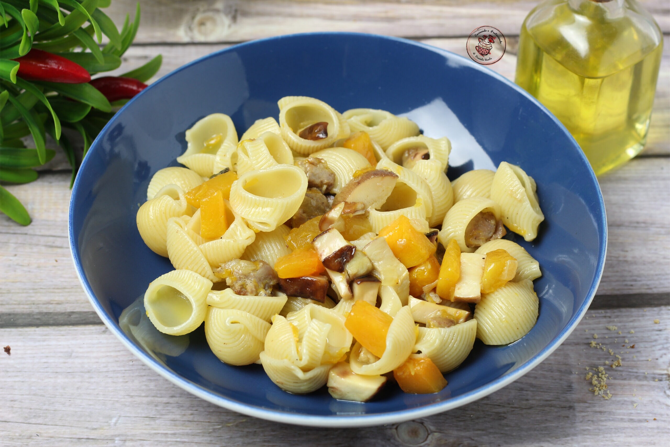 Pasta met pompoen, worst en porcini