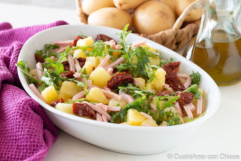 Aardappelsalade met ham en rucola