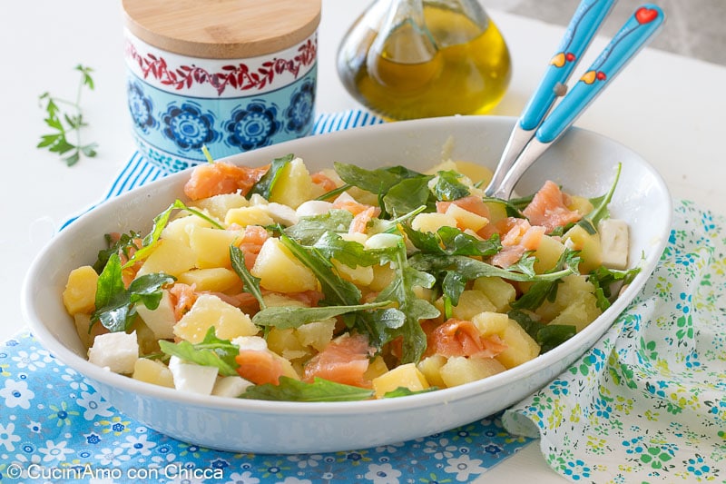 Aardappelsalade met rucola en zalm