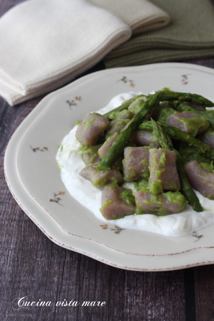 Aardbeignocchi met aspergeroom Cucina vista mare