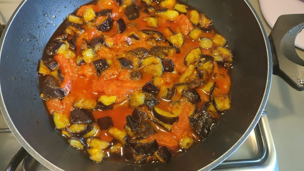 Pasta met aubergine en scamorza