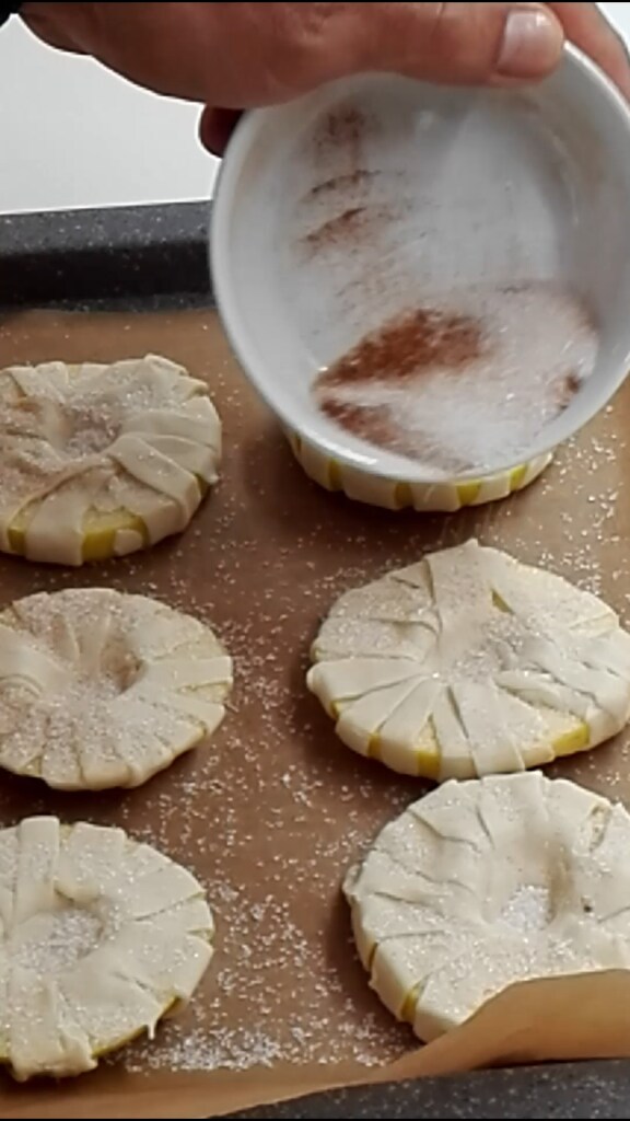 Appelringen met bladerdeeg