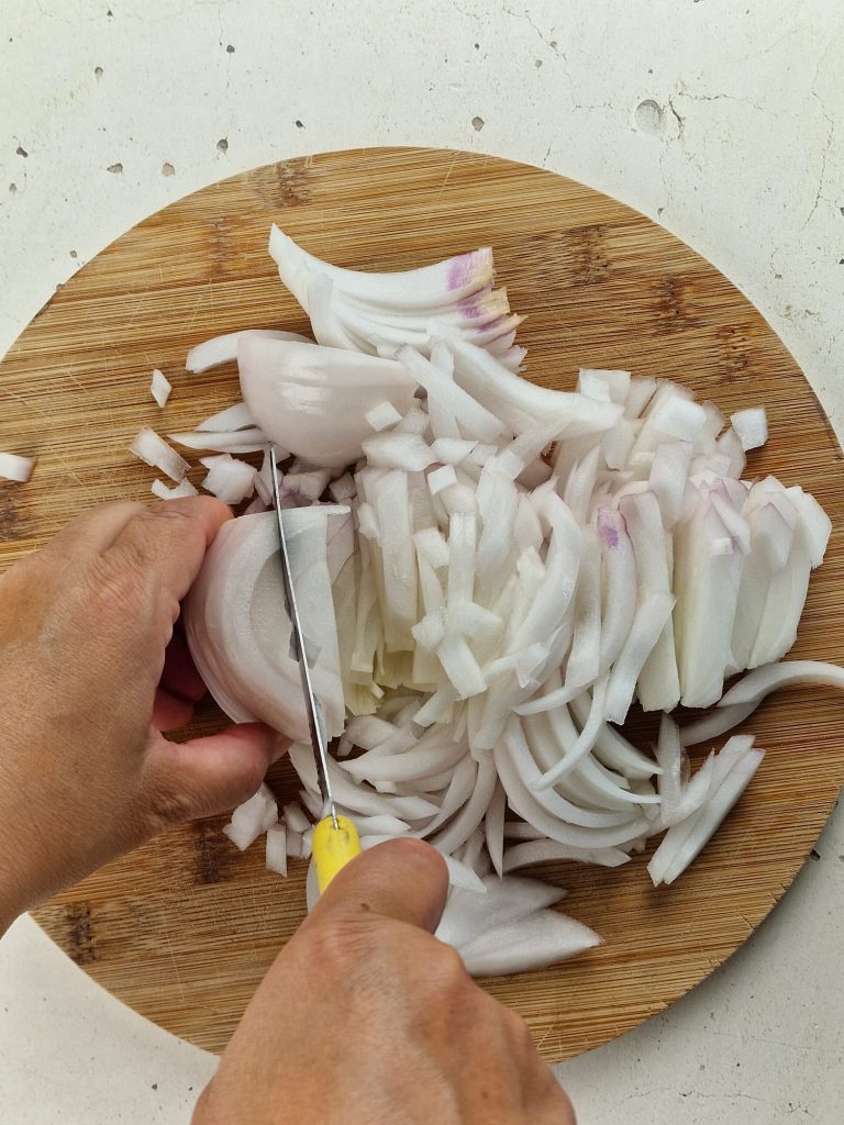 Apulische calzone met uien en olijven