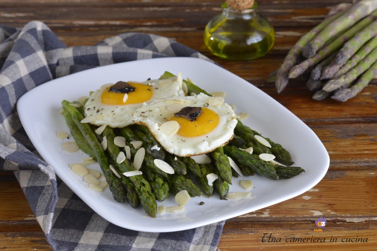 Asperges met truffelei en amandelen