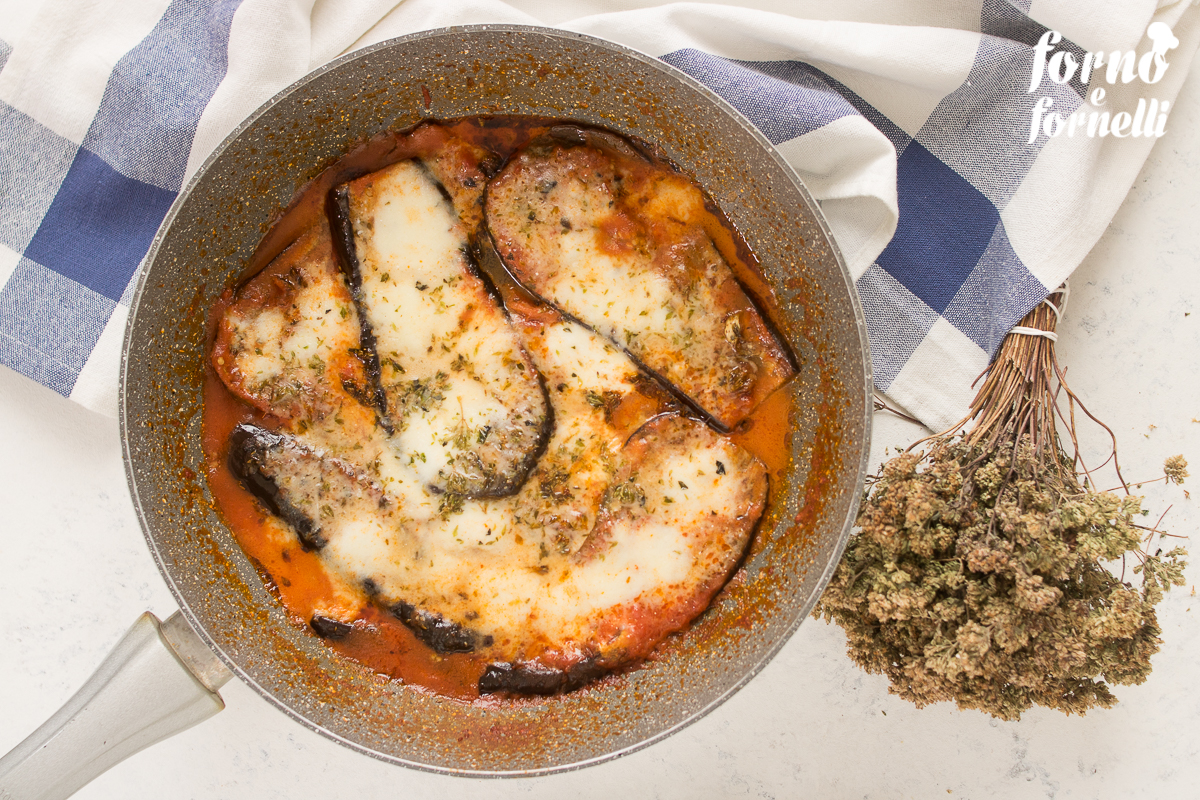 Aubergines alla pizzaiola in de pan