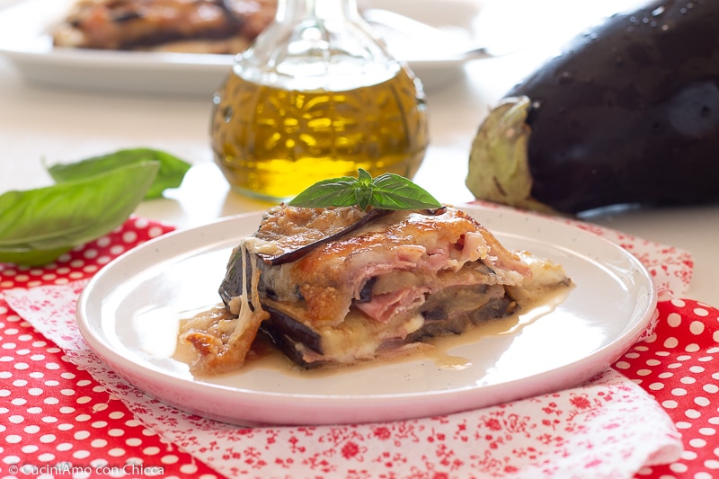 Auberginetaartje met ham en scamorza