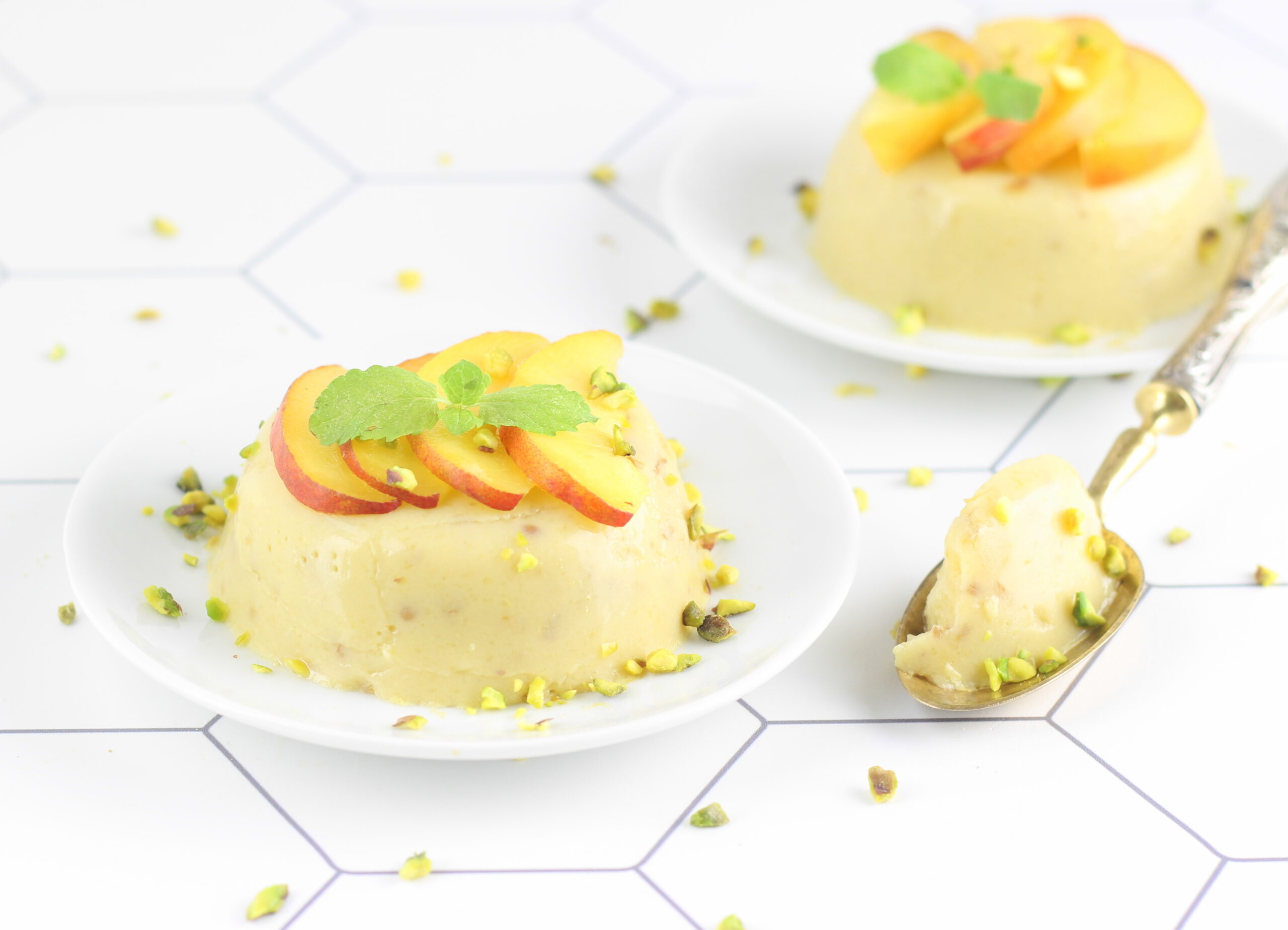 Perzik- en amandelmelkpudding