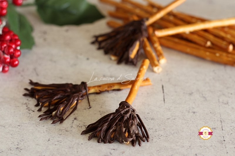 Kleine Heksenbezemstelen van de Befana met 2 ingrediënten