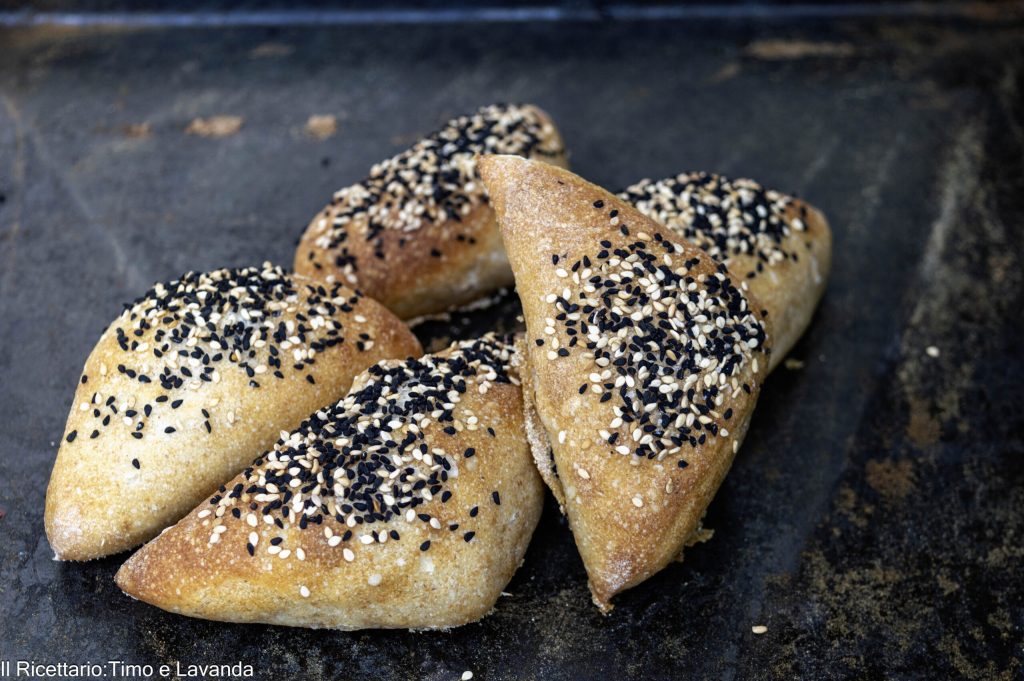 BROODJES MET WITTE ROGGEMEEL