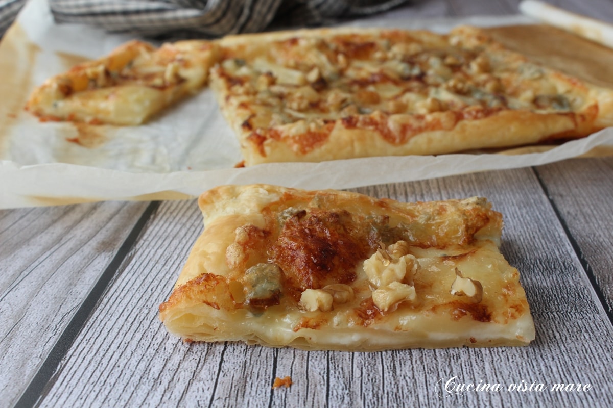 Bladerdeeg met gorgonzola en peren