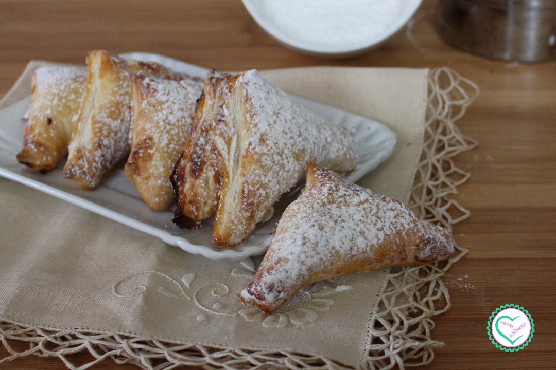 Bladerdeeggebakjes met jam