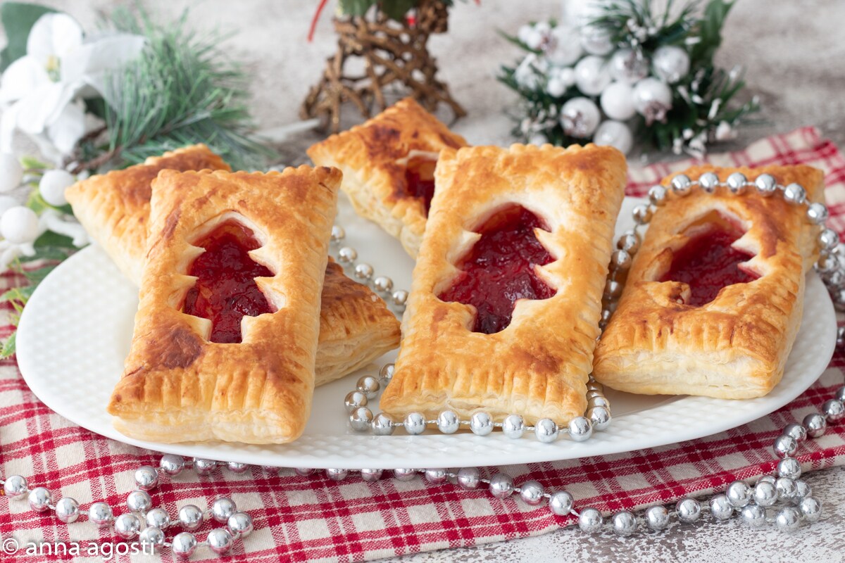 Bladerdeeggebakjes met jam met slechts 2 ingrediënten