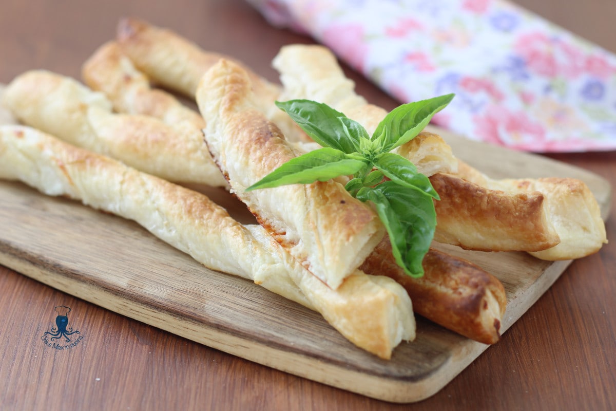 Bladerdeegstengels met philadelphia, recept voor finger food