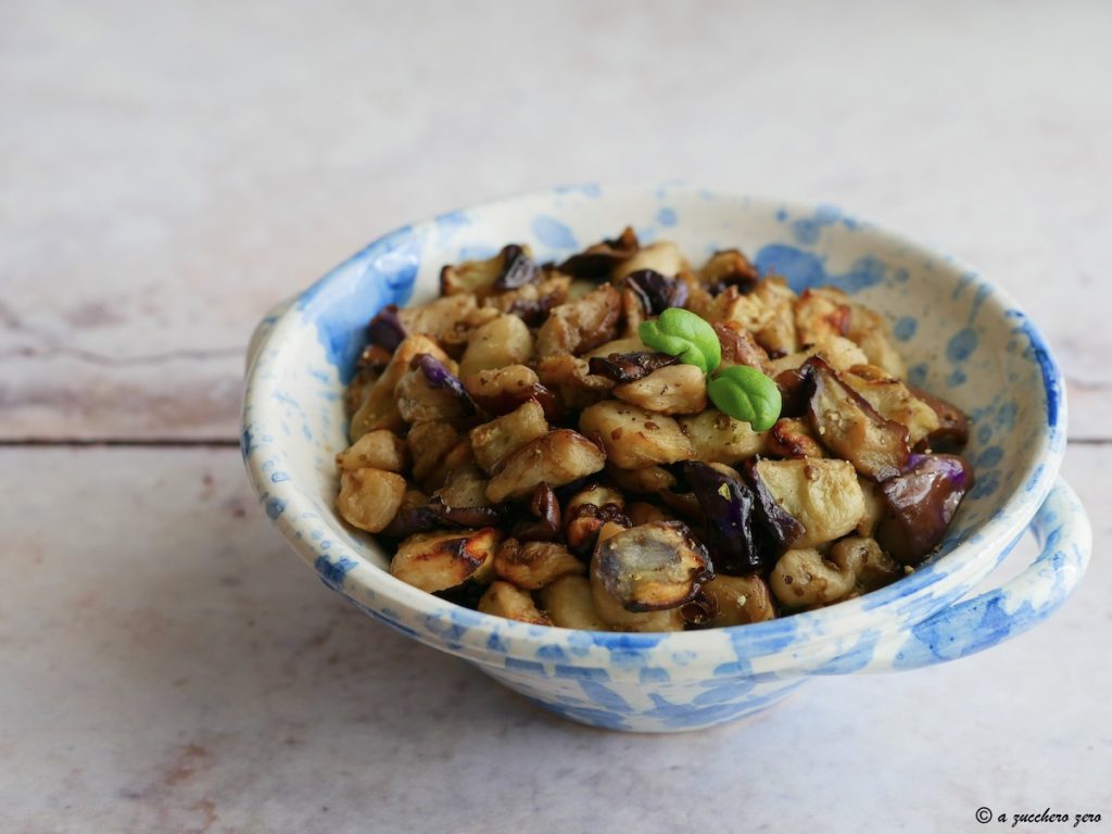 Blokjes aubergine gefrituurd in airfryer