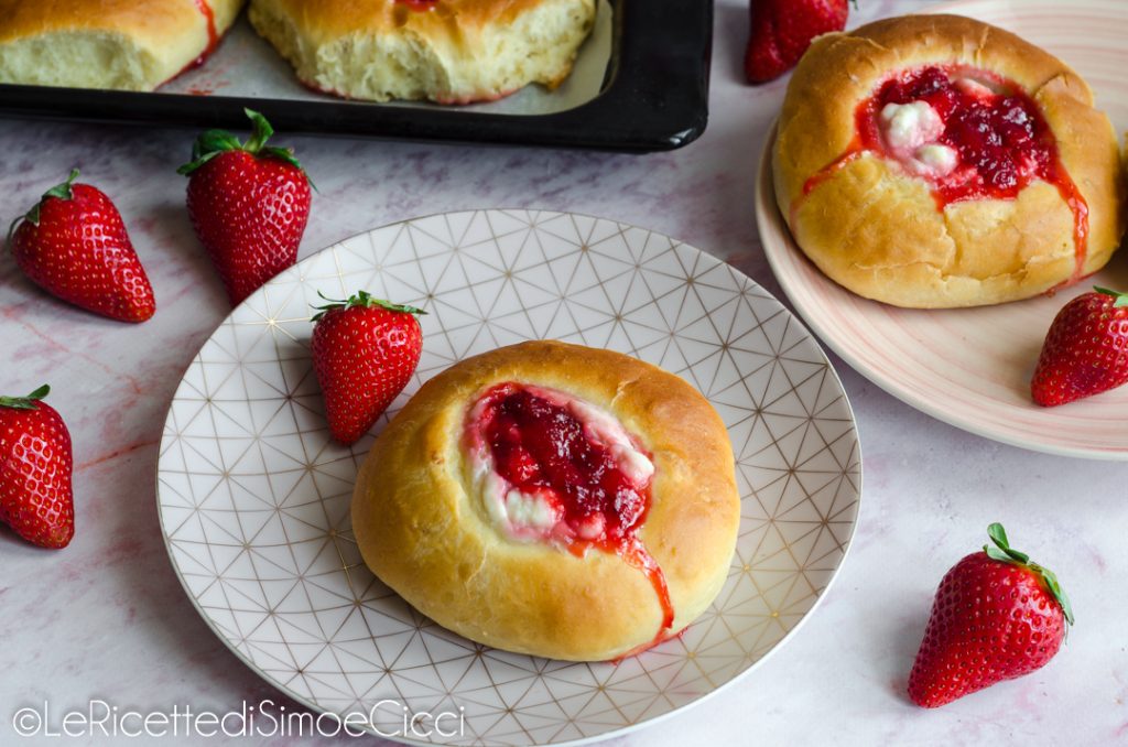 Aardbeien cheesecake brioches