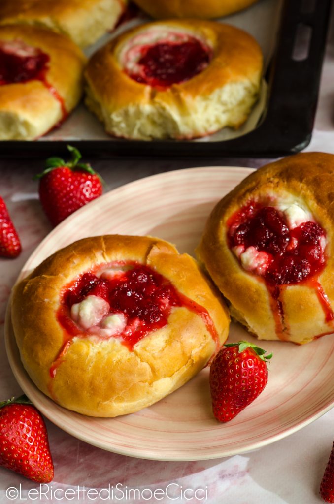 Aardbeien cheesecake brioches