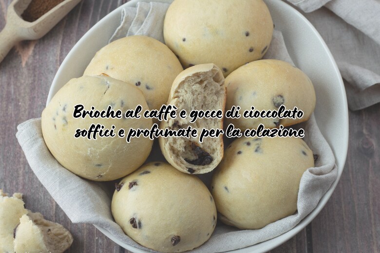 Brioche met koffie en chocoladestukjes, zacht en geurig