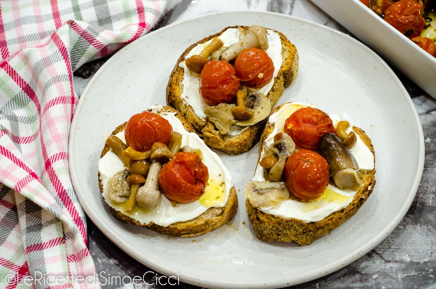 Bruschetta met cherrytomaatjes en champignons