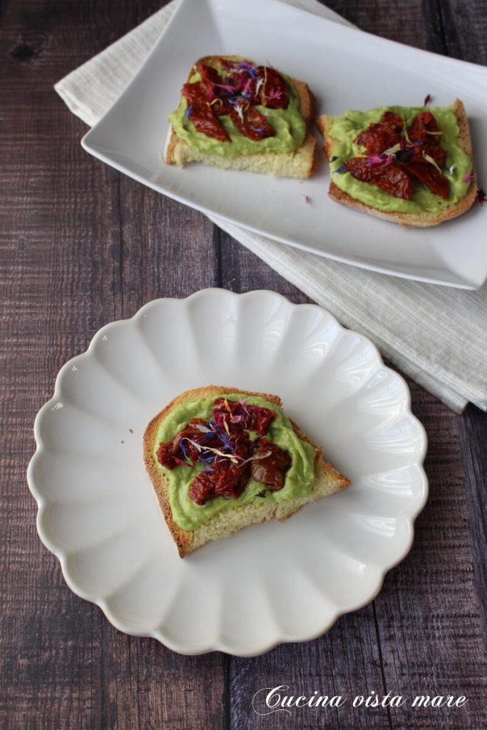 Bruschette avocado en cherrytomaatjes Cucina vista mare
