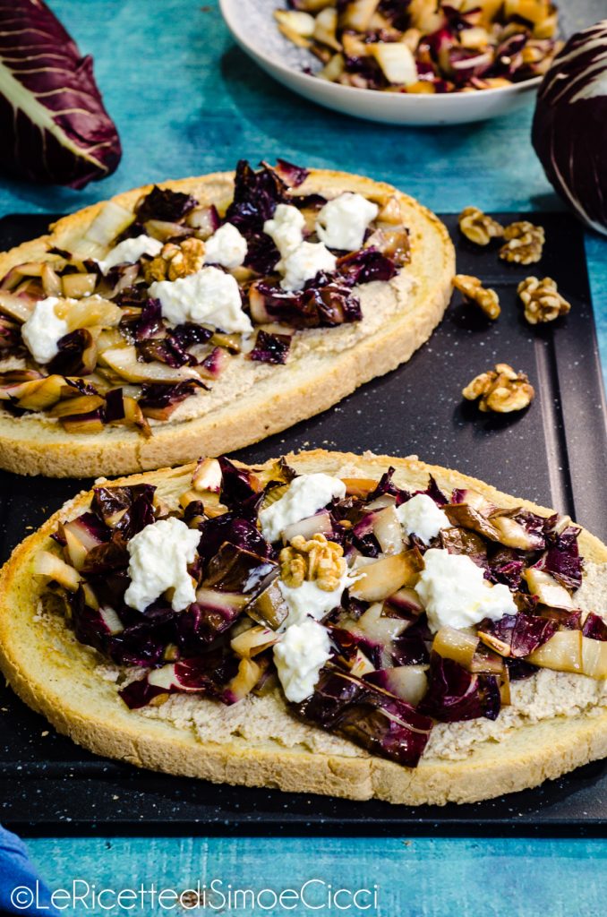 Bruschette met radicchio, walnotensaus en stracciatella